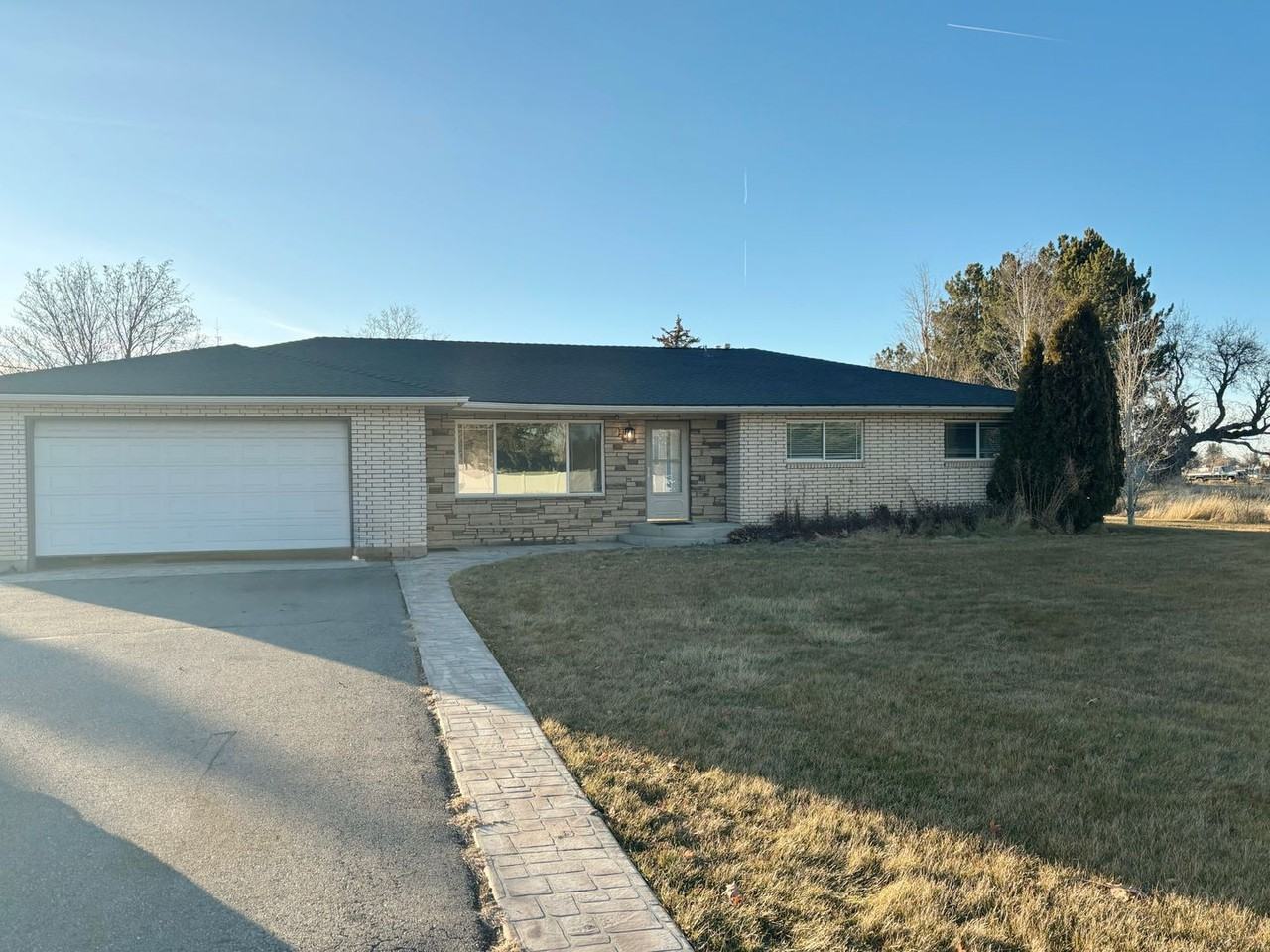 147 N 3900 E - Photo 2 of 15