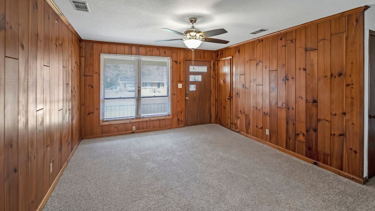 201 E Myrtle St - Photo 6 of 50