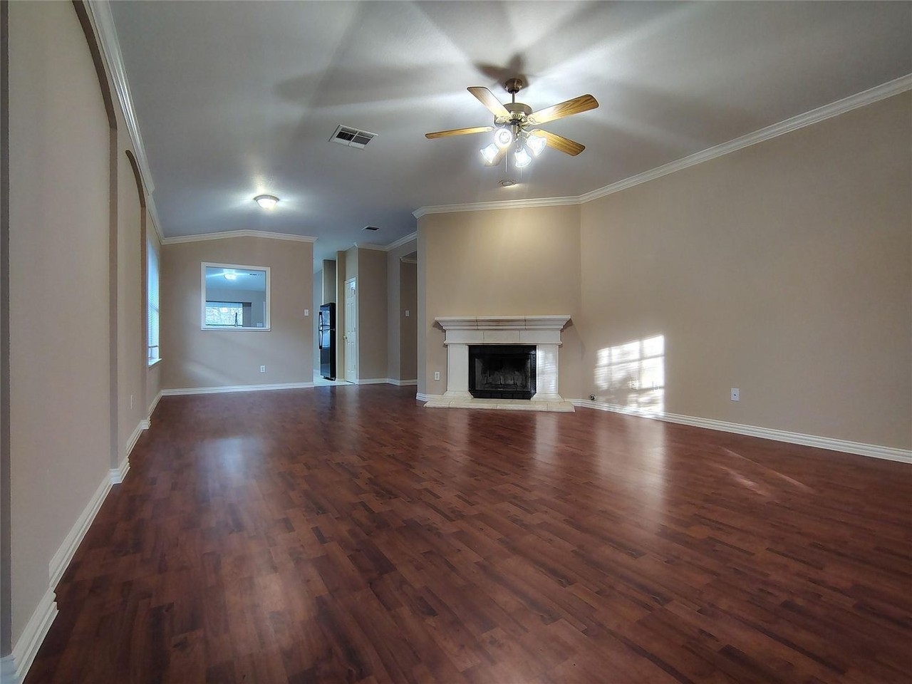 2504 Hutton Ln - Photo 4 of 19