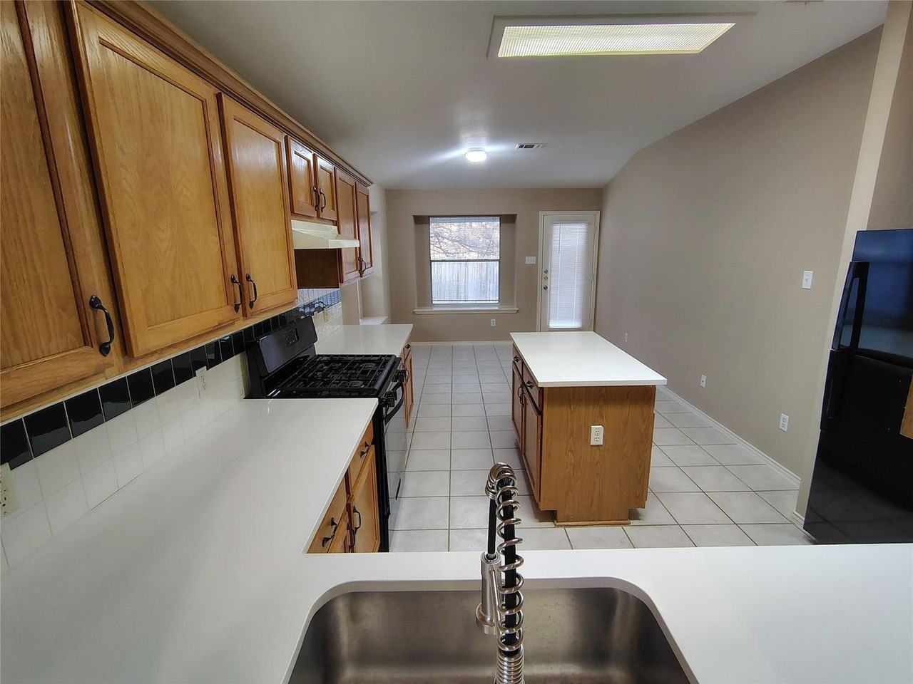 2504 Hutton Ln - Photo 5 of 19