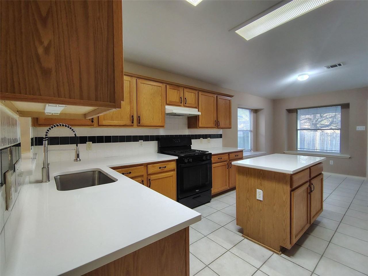 2504 Hutton Ln - Photo 6 of 19