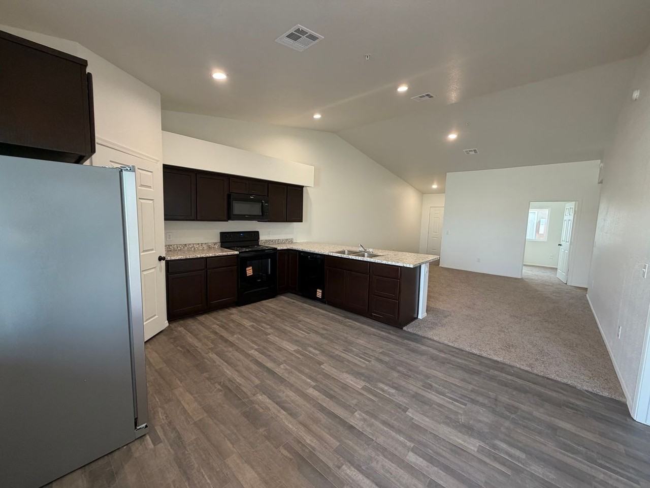 7188 E 38th Ln - Photo 7 of 26