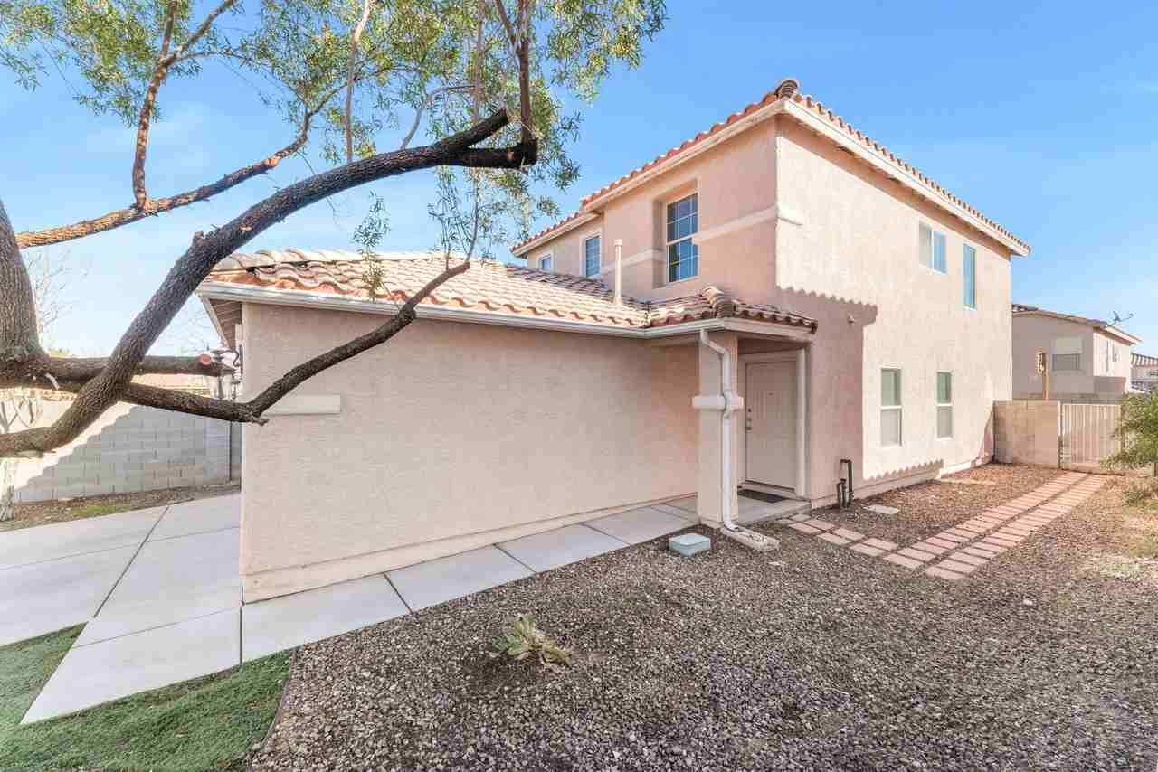 3970 Coyote Ridge Ct - Photo 3 of 32