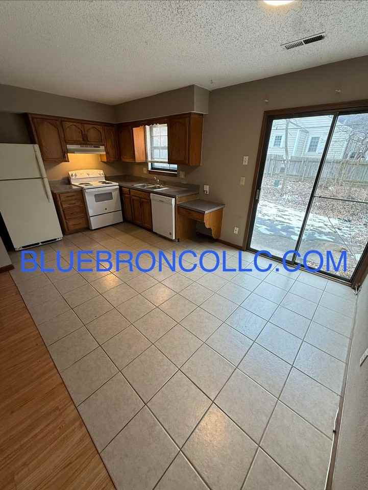 118 Sw Oxford Pl - Photo 6 of 13