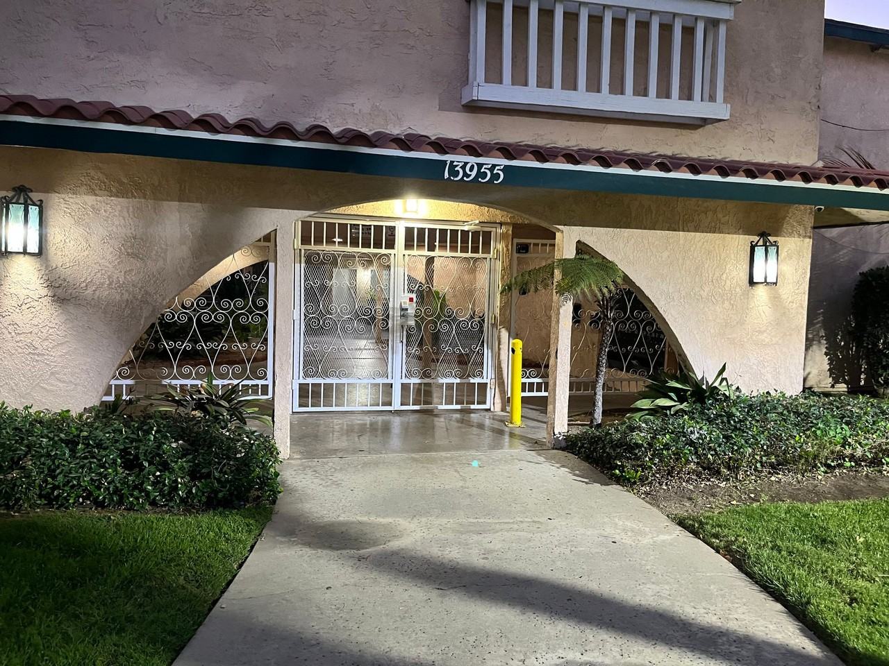 Stunning apartment in Great location! Gated & Covered Parking. Act now as units will go fast! - Photo 5 of 22