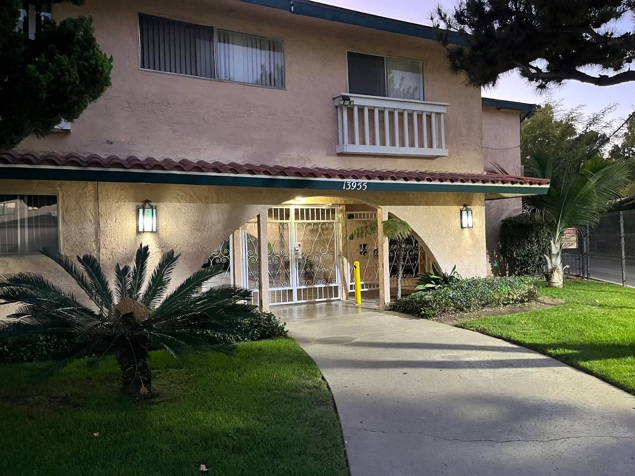 Stunning apartment in Great location! Gated & Covered Parking. Act now as units will go fast! - Photo 6 of 22