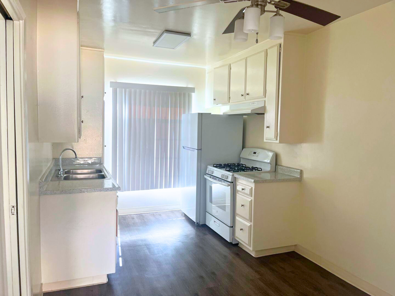 Lovely Property in the Heart of Glendale - Photo 3 of 6