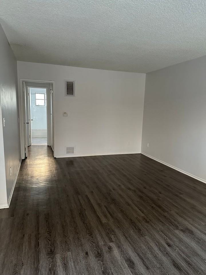 Lovely Property in the Heart of Glendale - Photo 6 of 18