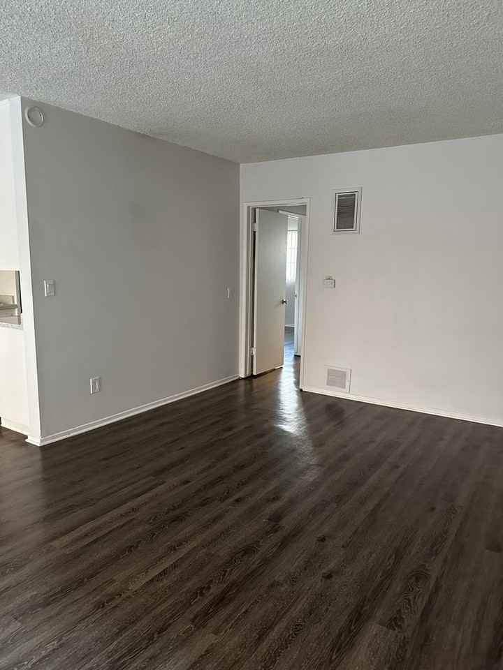 Lovely Property in the Heart of Glendale - Photo 7 of 18