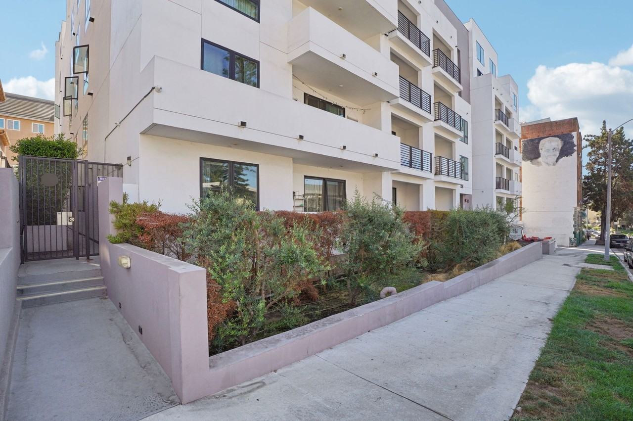 Modern Aesthetic, Amenities and Appliances Available! Take a Tour! - Photo 2 of 31