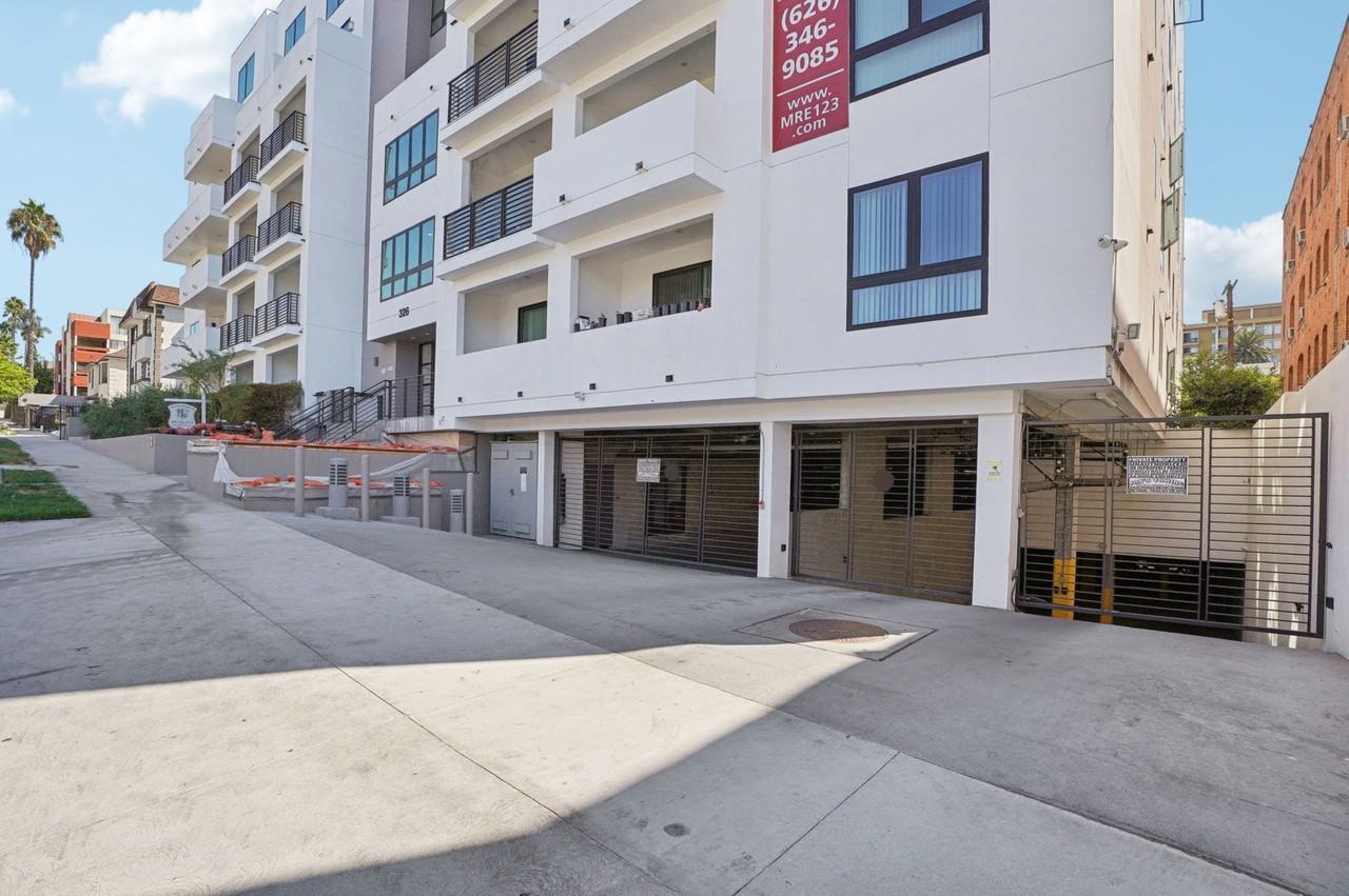 Modern Aesthetic, Amenities and Appliances Available! Take a Tour! - Photo 4 of 31