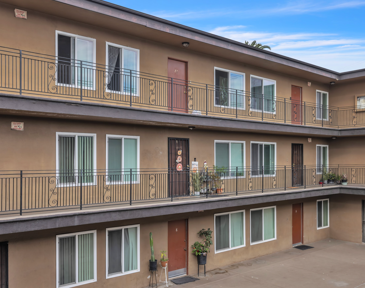 1751 Loma Ave. - Photo 3 of 7