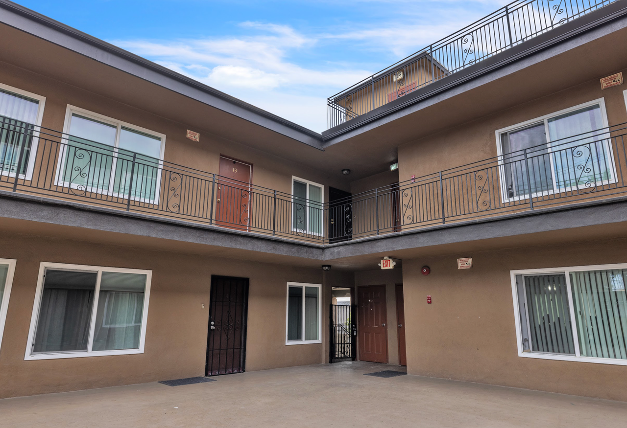 1751 Loma Ave. - Photo 4 of 7