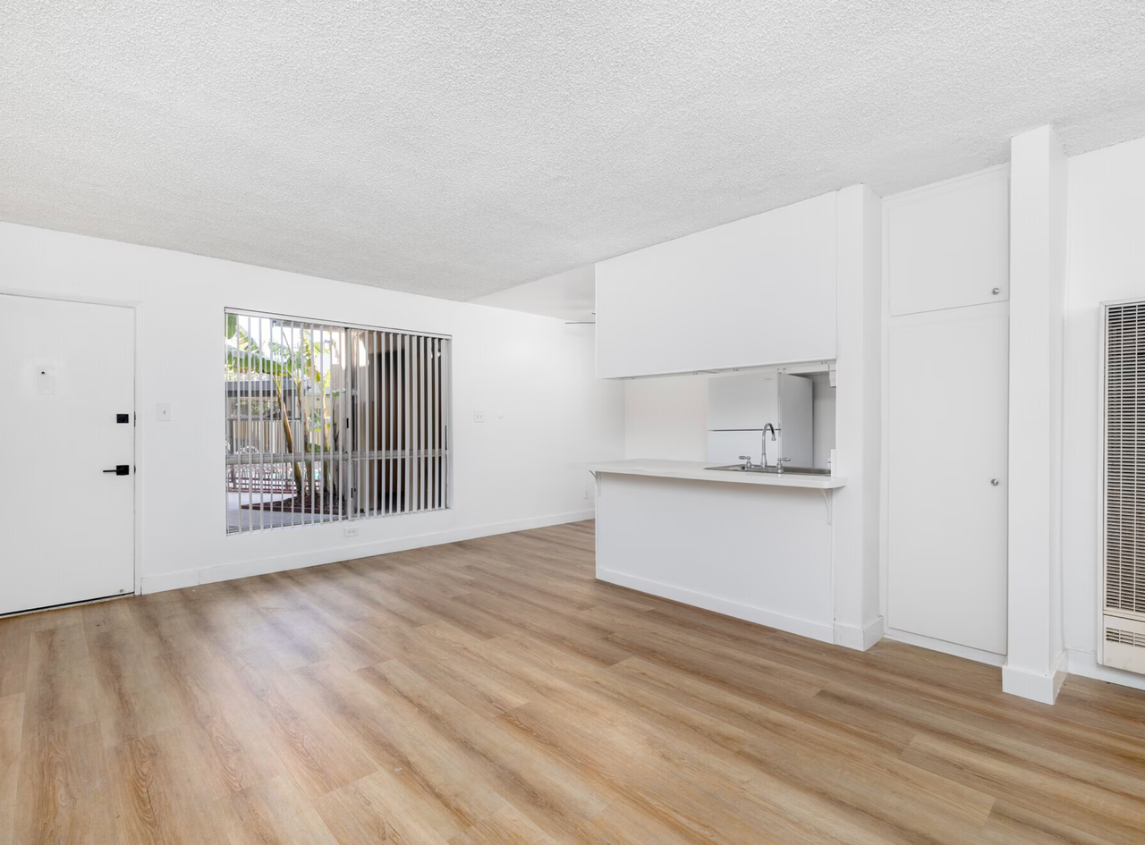 1751 Loma Ave. - Photo 5 of 7