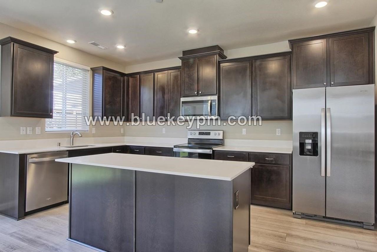 2006 Ne 102nd Cir - Photo 5 of 15