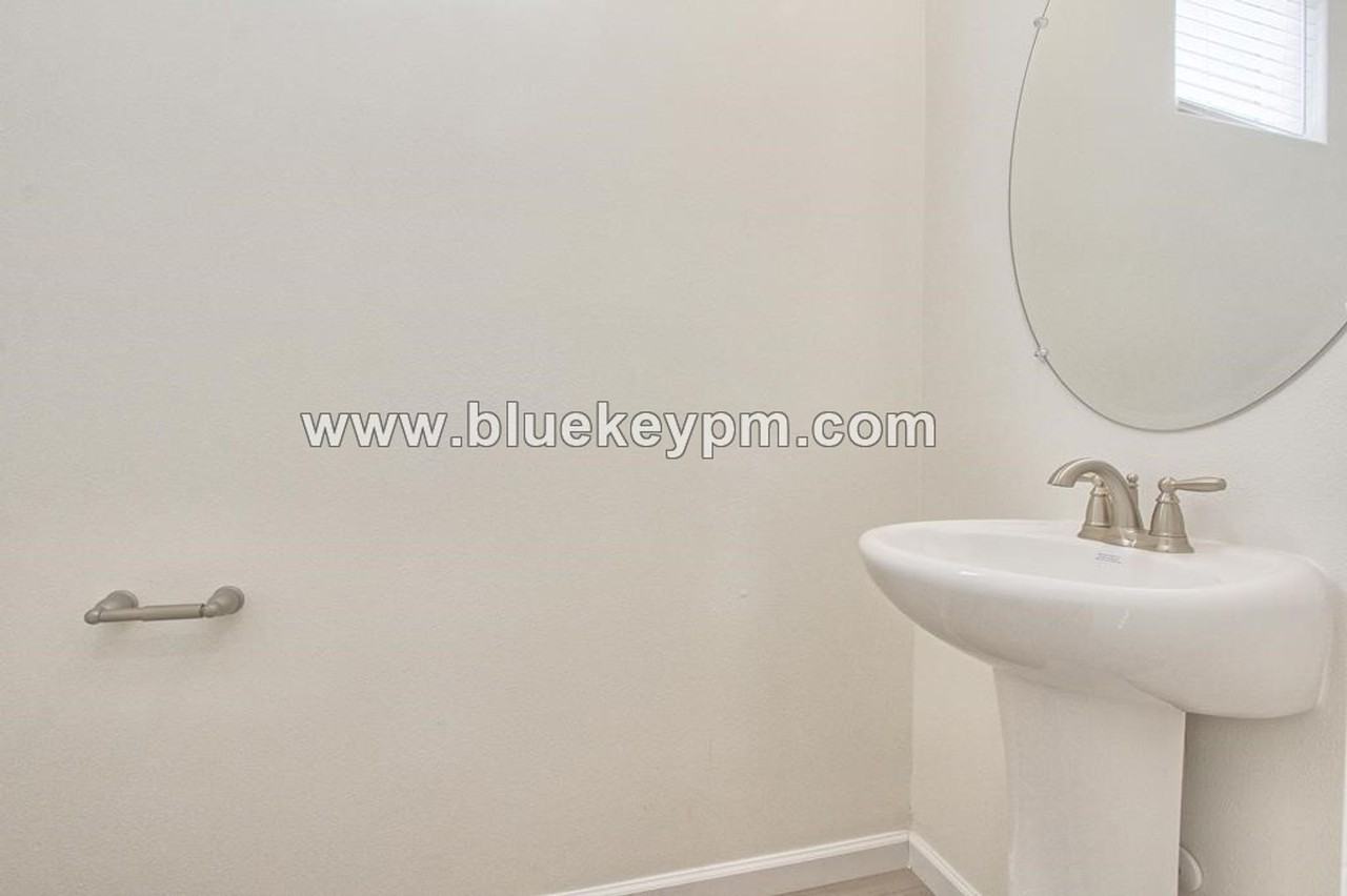 2006 Ne 102nd Cir - Photo 6 of 15