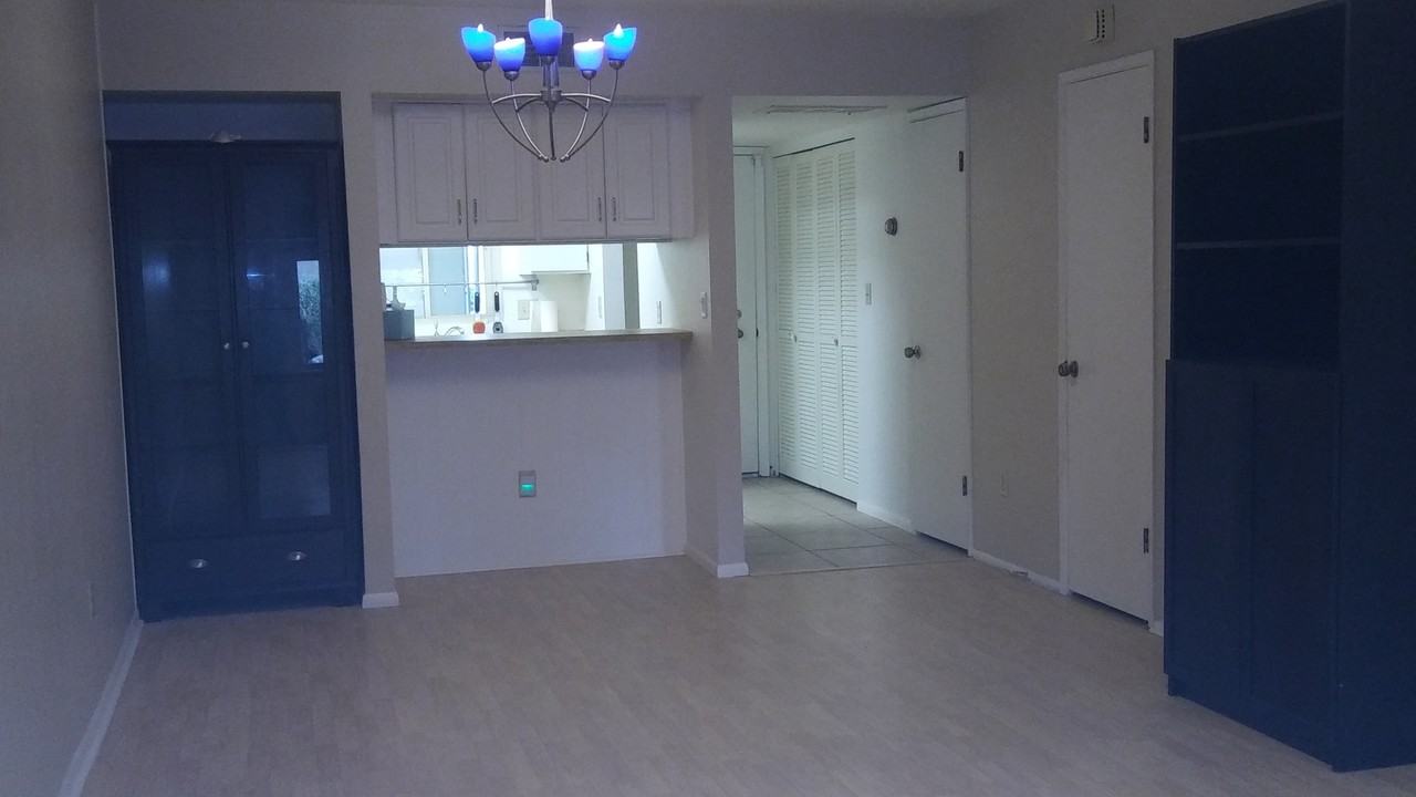 10828 N Biltmore Dr - Photo 5 of 11