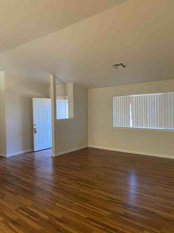 1243 Whistling Dr - Photo 2 of 11