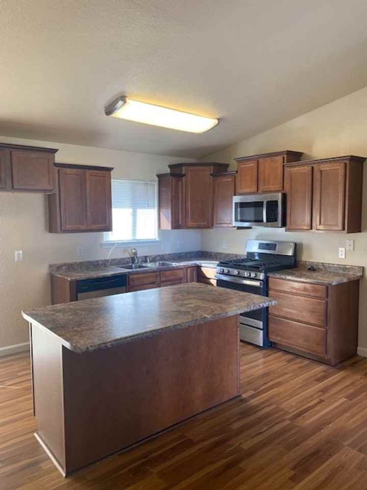 1243 Whistling Dr - Photo 3 of 11