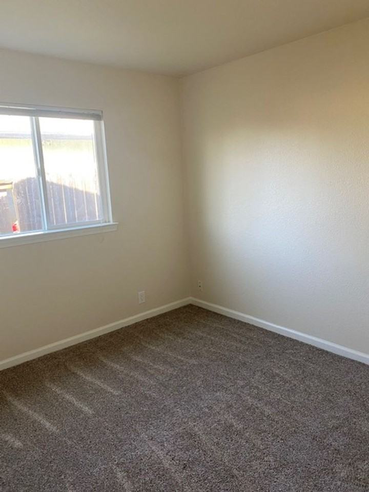 1243 Whistling Dr - Photo 6 of 11