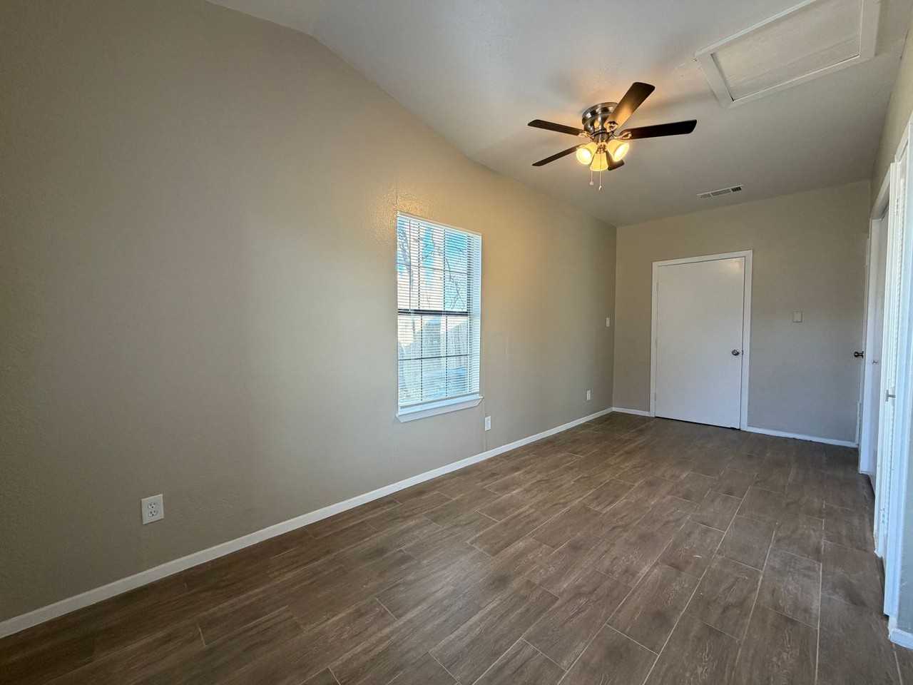 4241 Surrey St - Photo 6 of 16