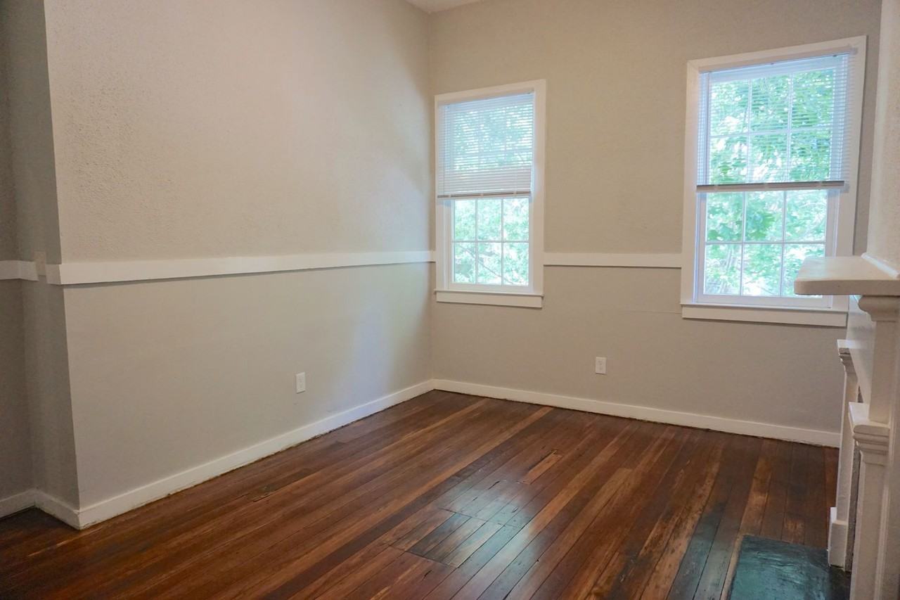 303 W Waldburg St - Photo 6 of 18