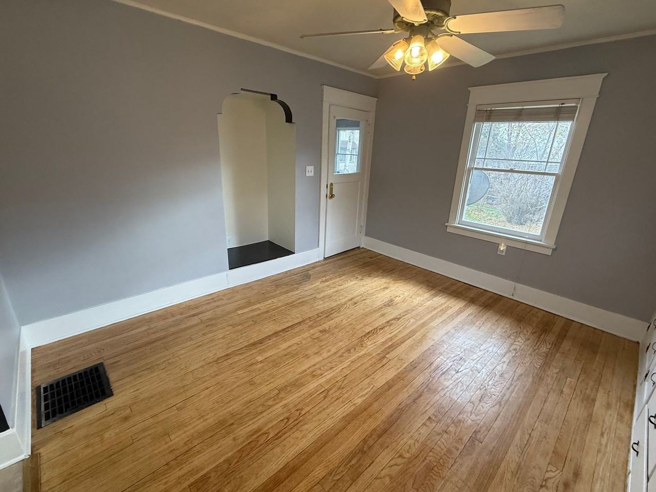 1928 Esplanade Ave - Photo 7 of 39