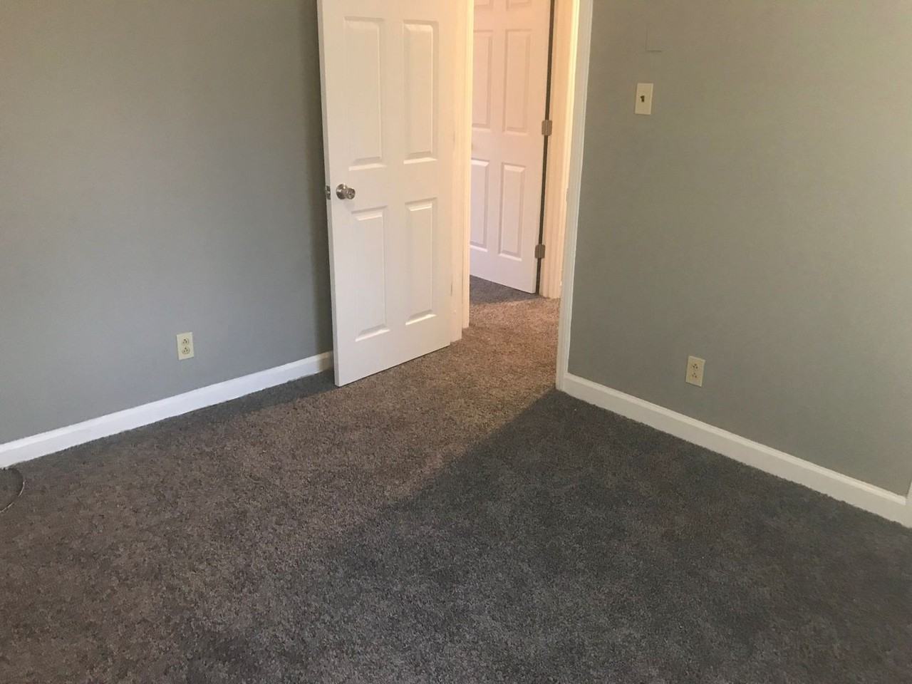 334 N Hoskins Rd - Photo 7 of 14