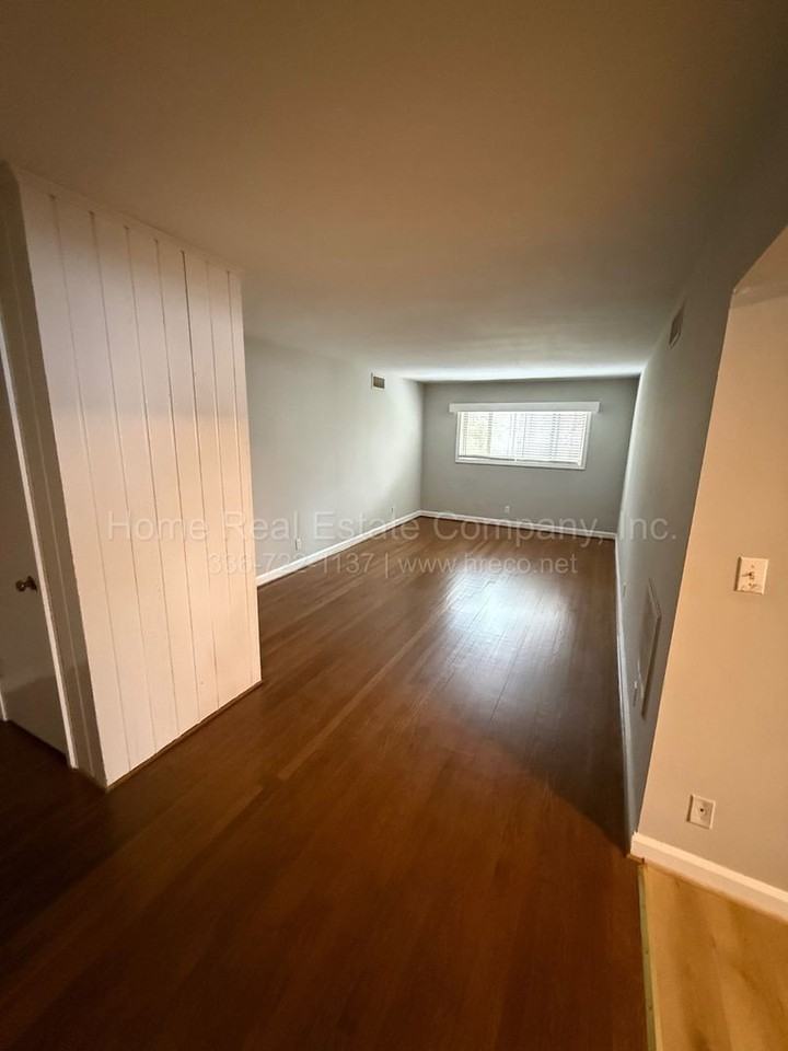 2425 Queen St #9 - Photo 2 of 5