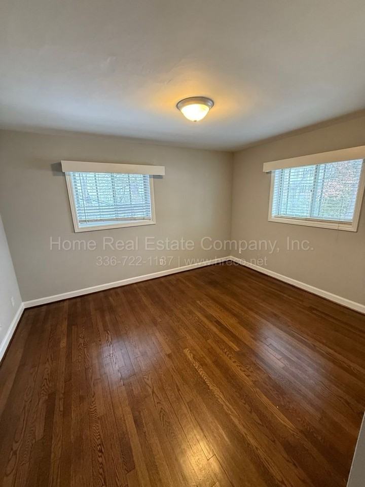 2425 Queen St #9 - Photo 4 of 5