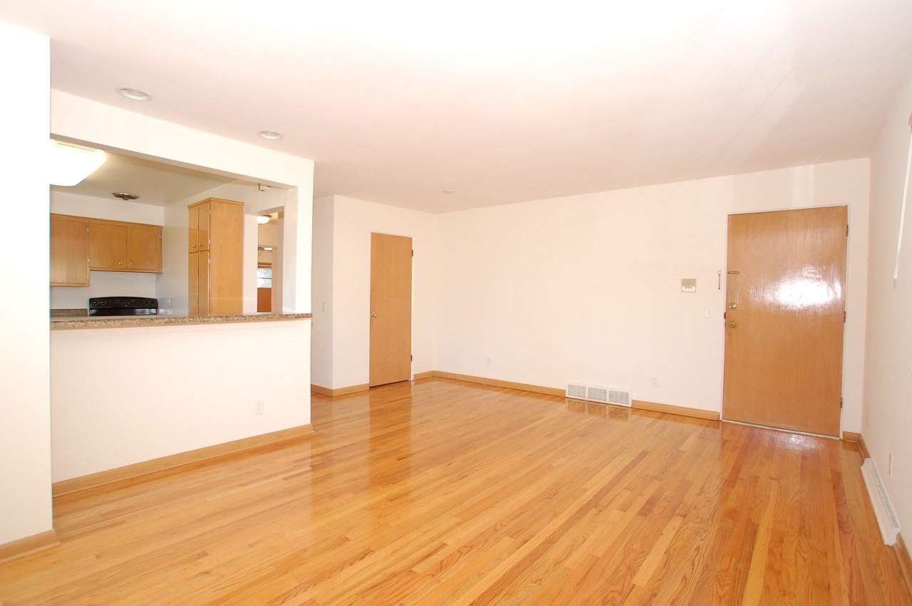 509 Midvale - Photo 4 of 9