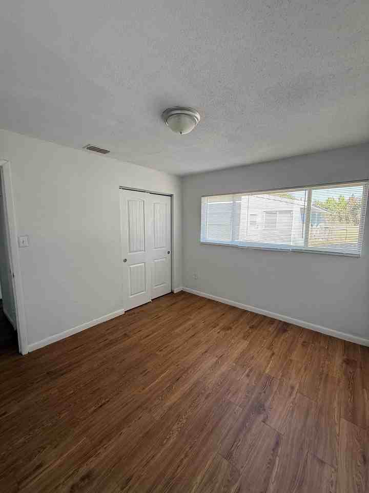 406 Se 7th Ter #6 - Photo 2 of 11