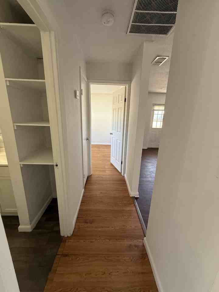 406 Se 7th Ter #6 - Photo 5 of 11