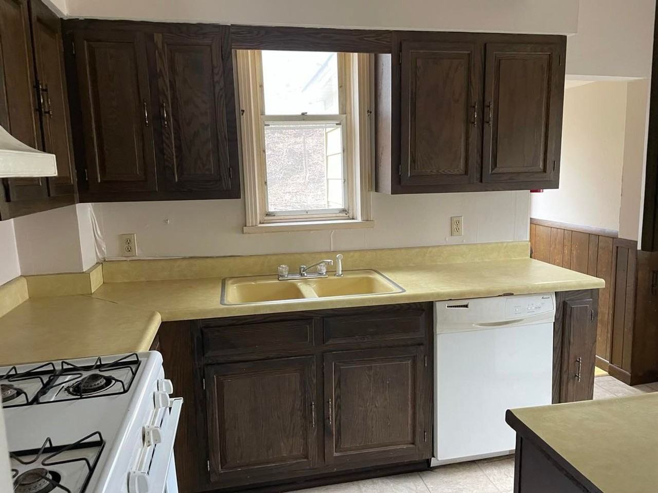 1045 Sunday St - Photo 6 of 14