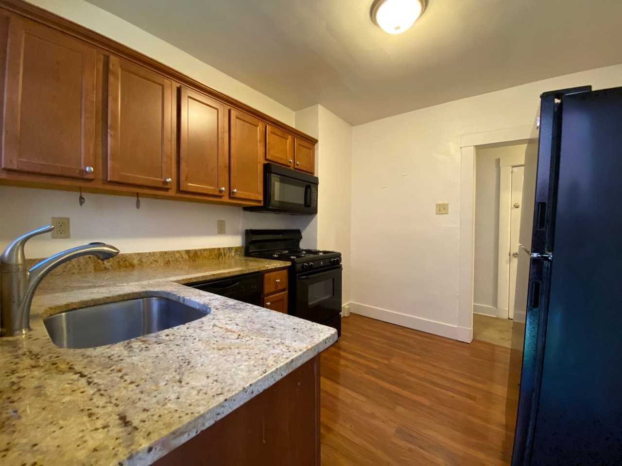 emer - Photo 2 of 11