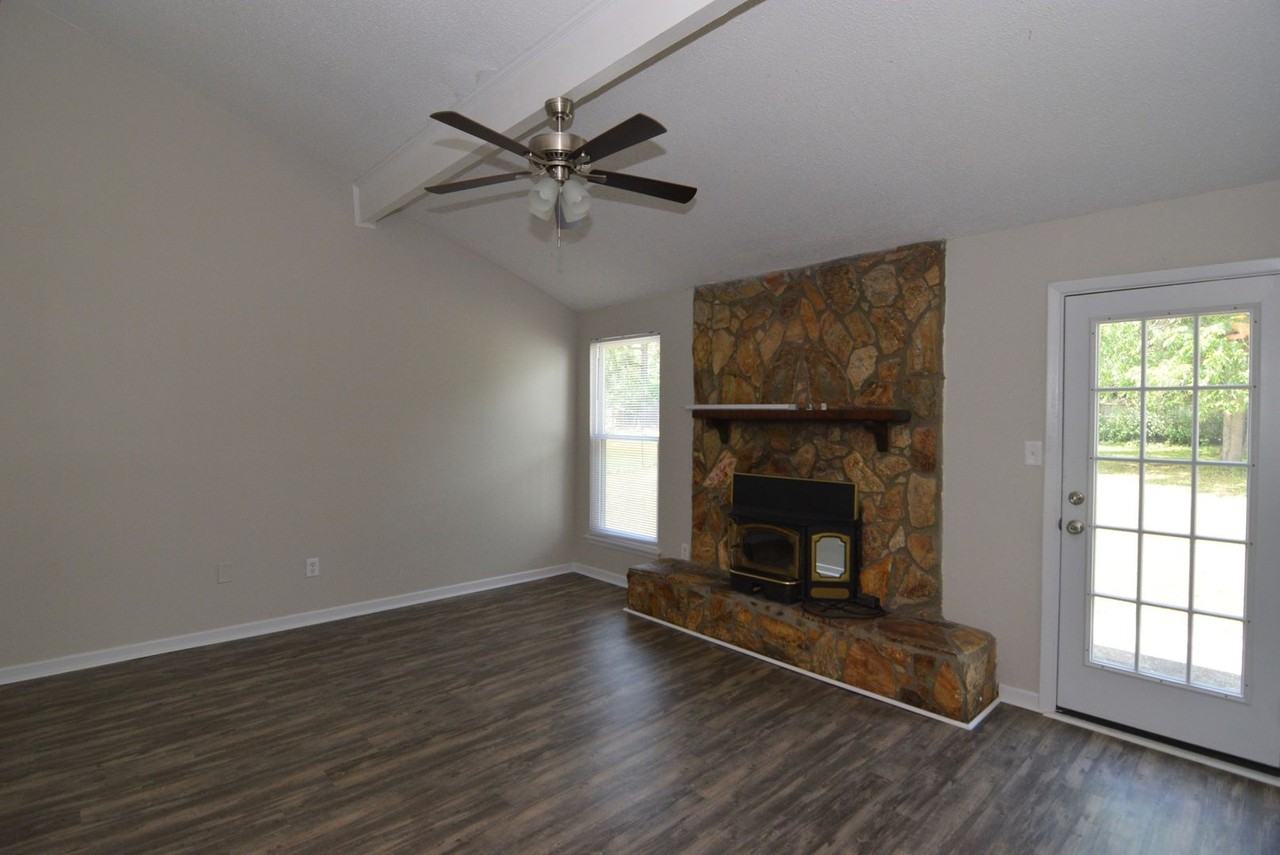 2317 Hiwatha Dr - Photo 2 of 21