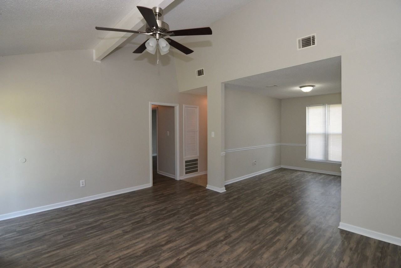 2317 Hiwatha Dr - Photo 4 of 21