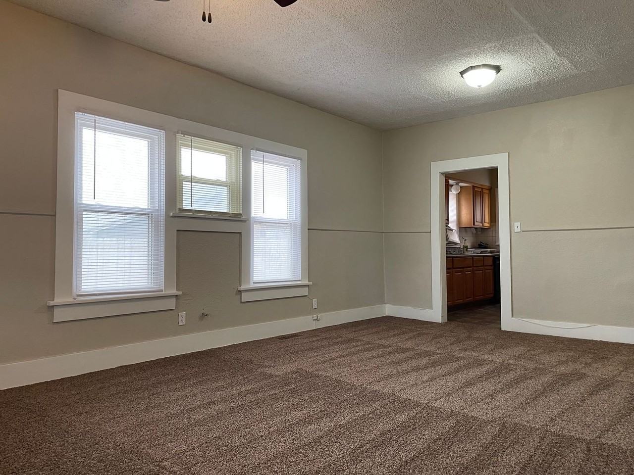 1511 W 2nd St N - Photo 2 of 8