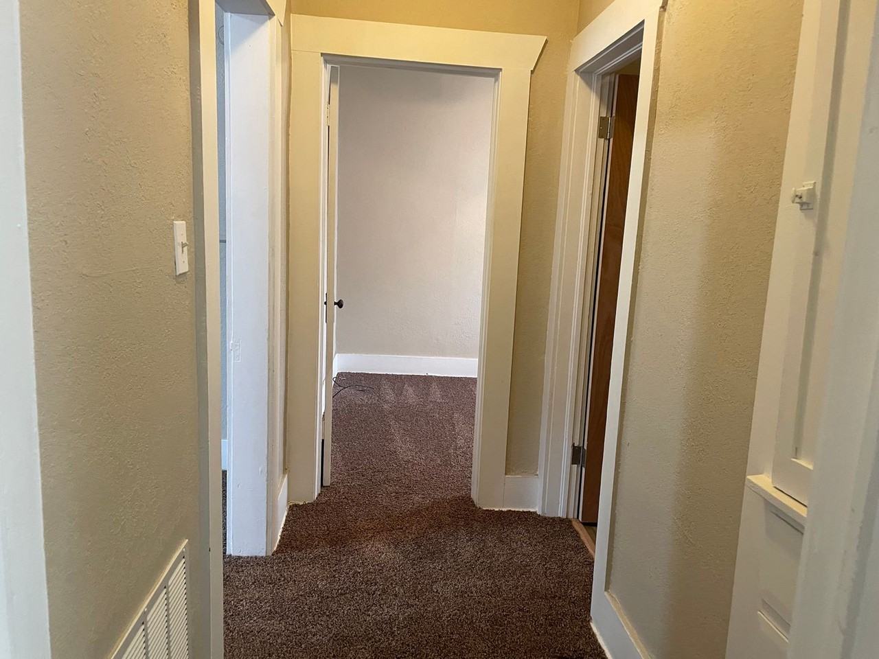 1511 W 2nd St N - Photo 5 of 8