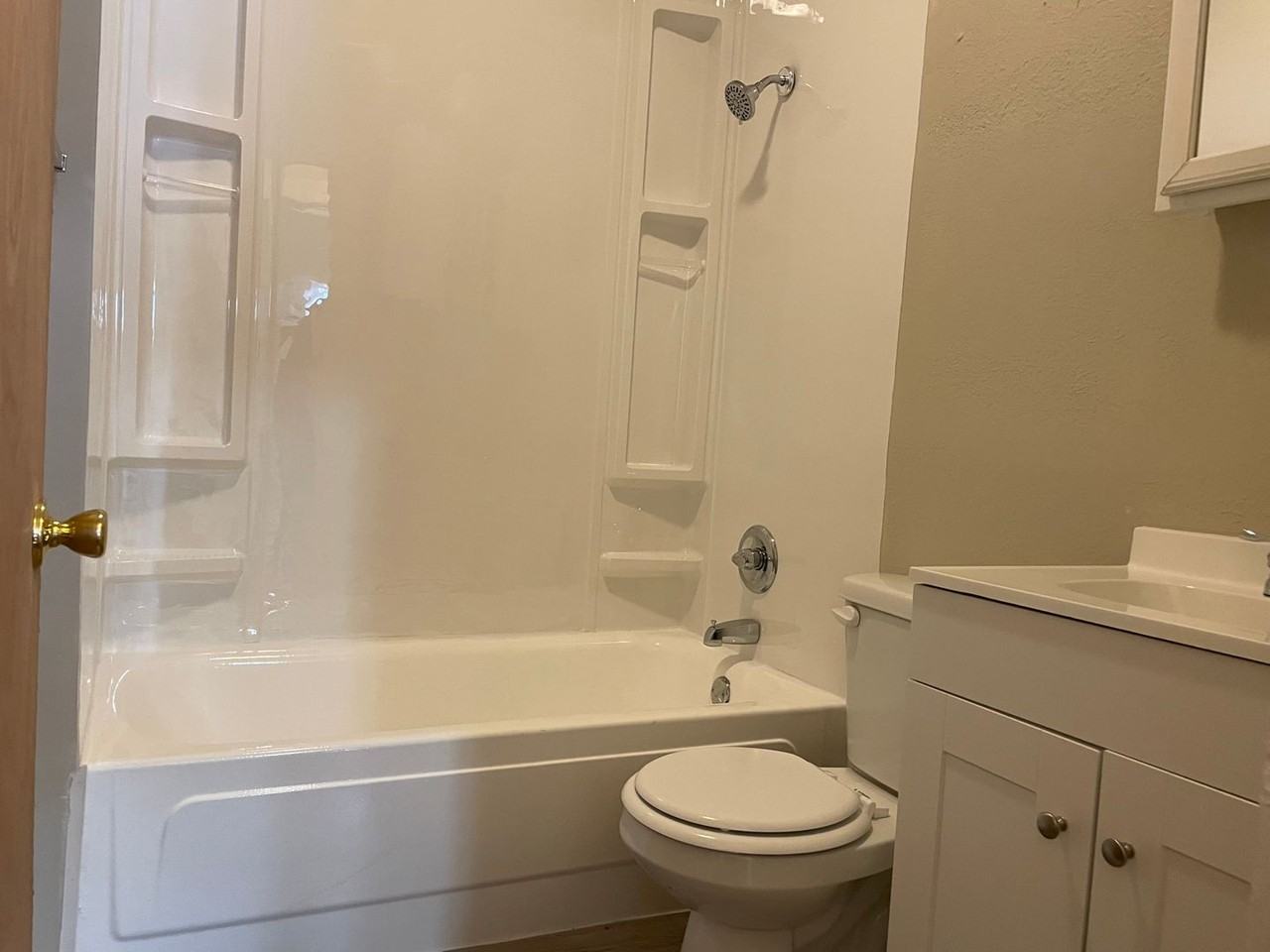 1511 W 2nd St N - Photo 6 of 8