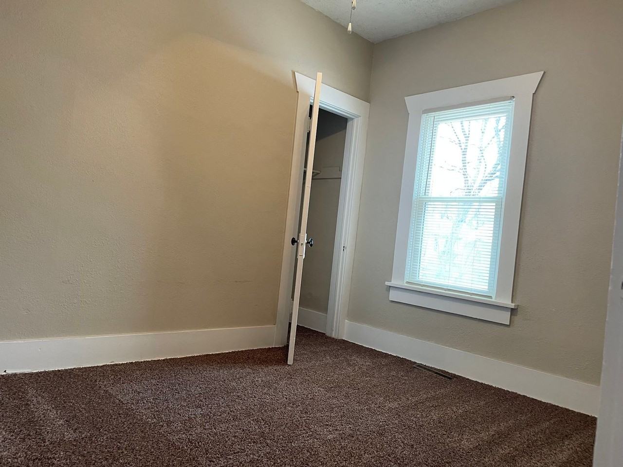 1511 W 2nd St N - Photo 7 of 8