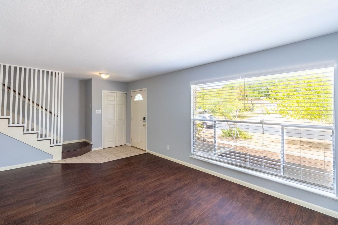 5111 Creekline Dr - Photo 3 of 29