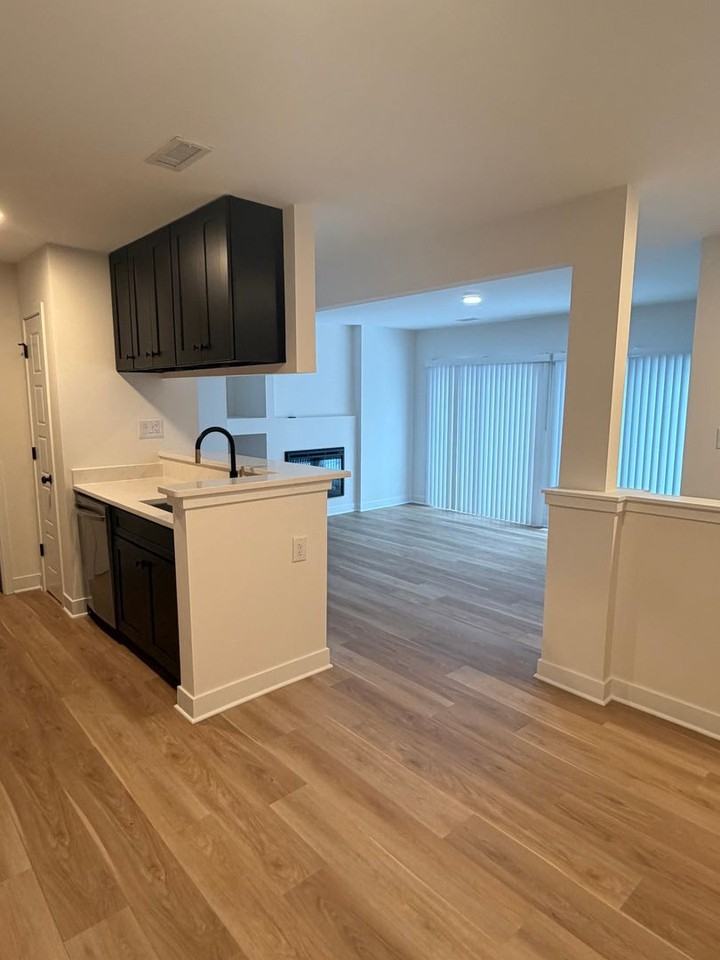 425 W 8th St #94 - Photo 4 of 15