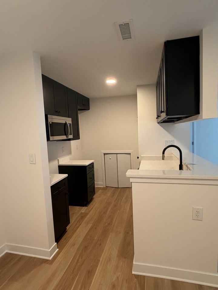 425 W 8th St #94 - Photo 5 of 15