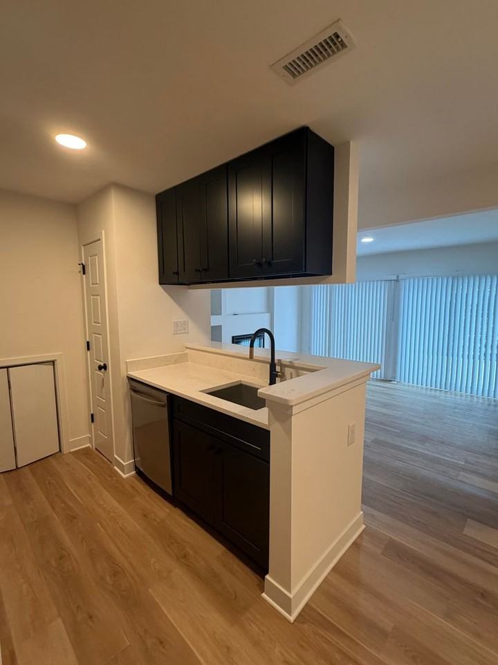 425 W 8th St #94 - Photo 6 of 15