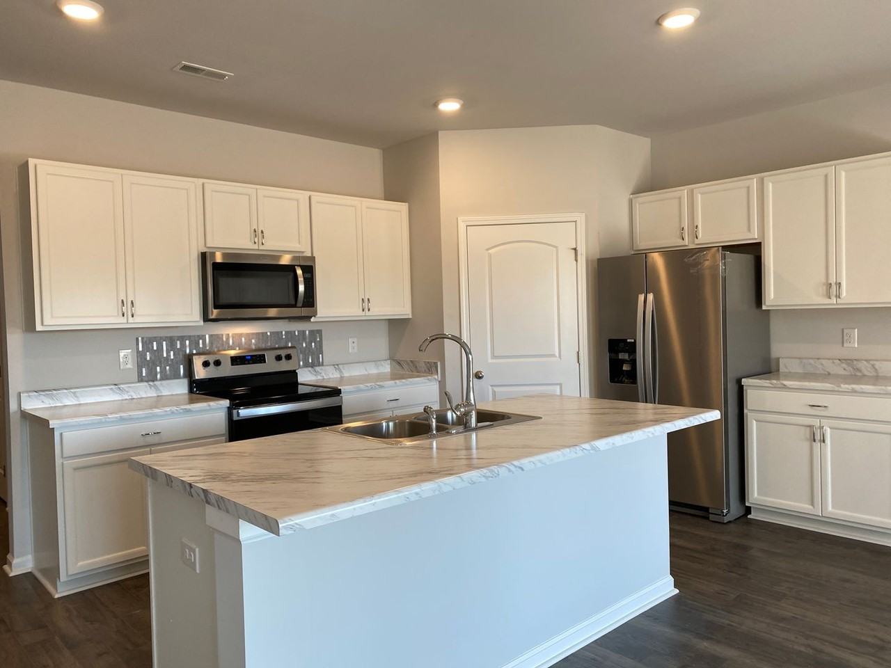 124 Red Fox Way - Photo 2 of 16