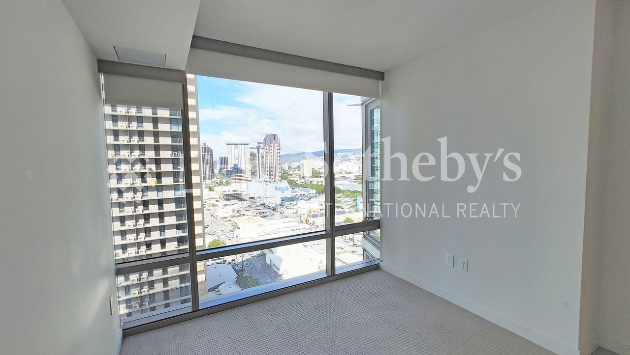 1001 Queen St - Photo 4 of 27