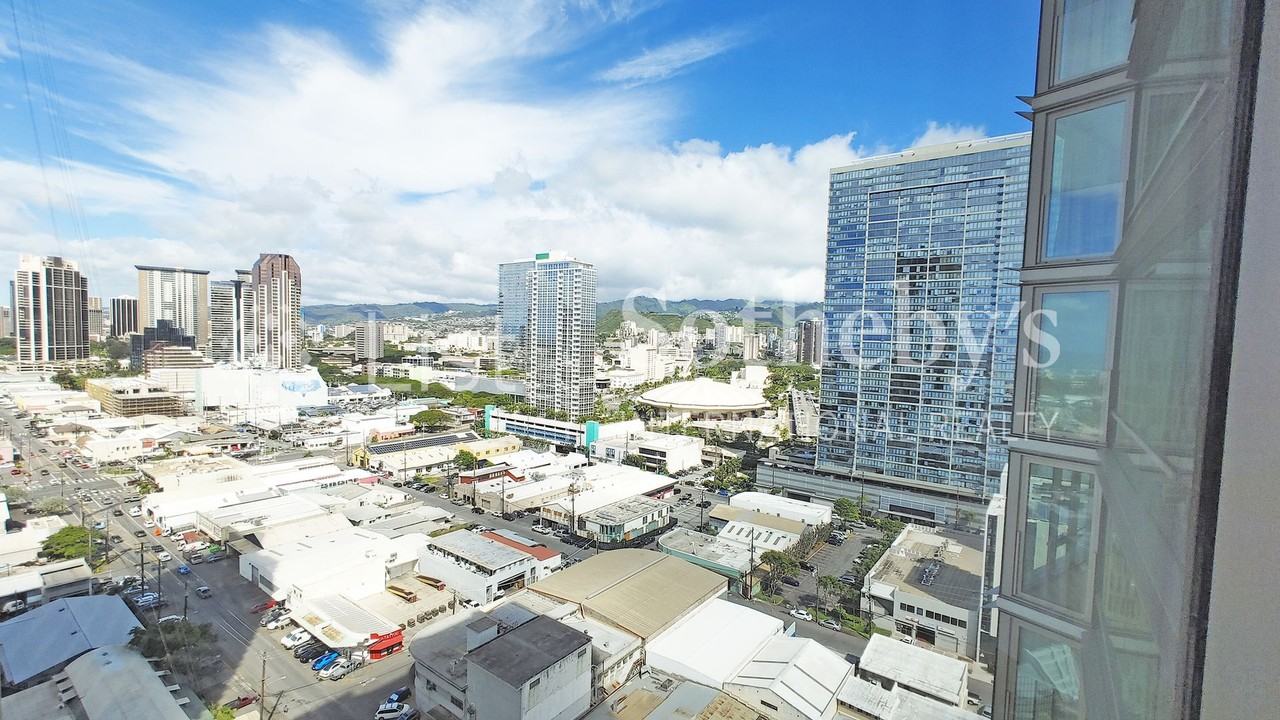 1001 Queen St - Photo 5 of 27