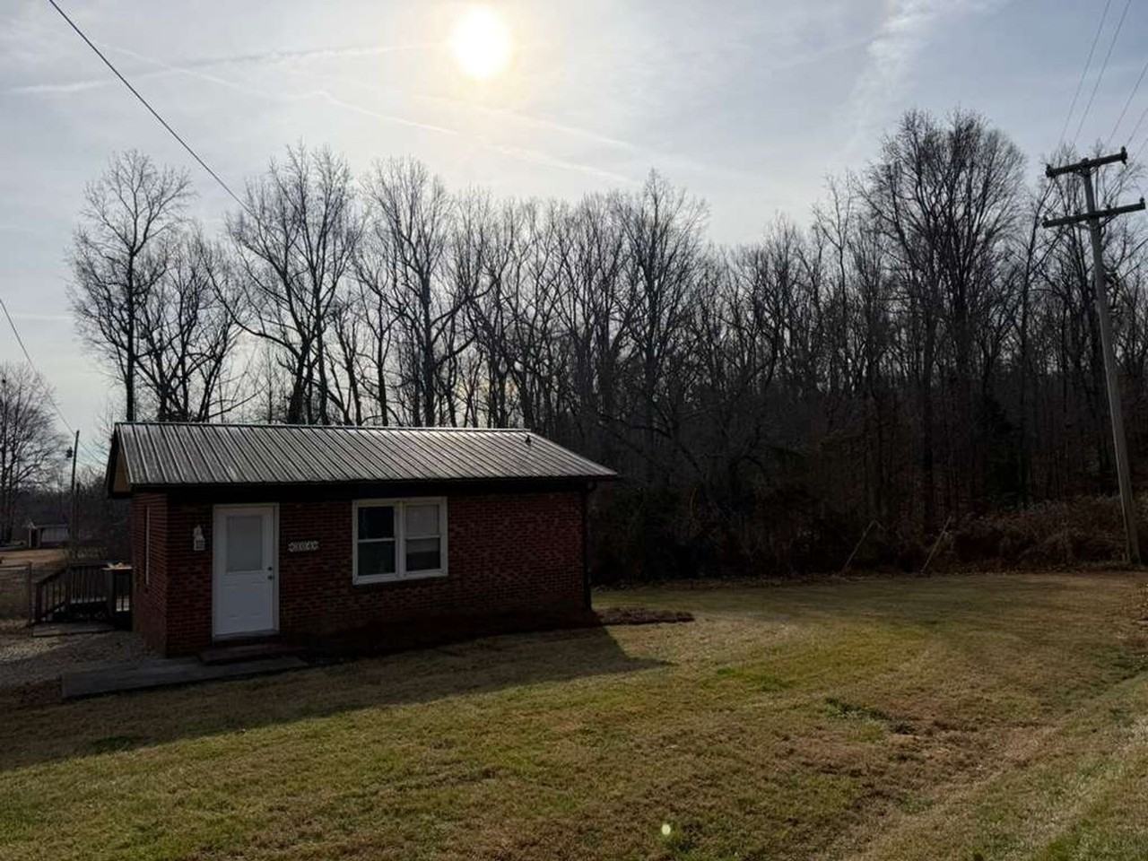 364 Watford Rd - Photo 2 of 9