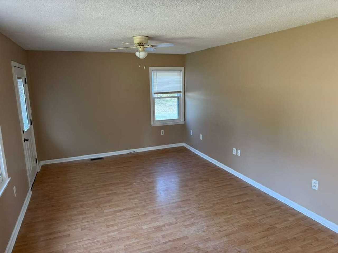 364 Watford Rd - Photo 3 of 9